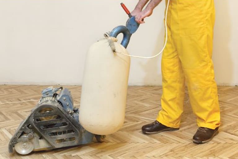 sablage de plancher de bois franc