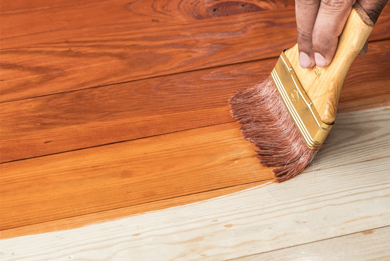 teinture et vernis pour plancher de bois