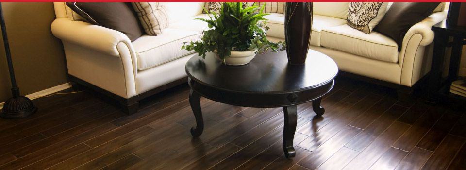 plancher de bois franc foncé élégant